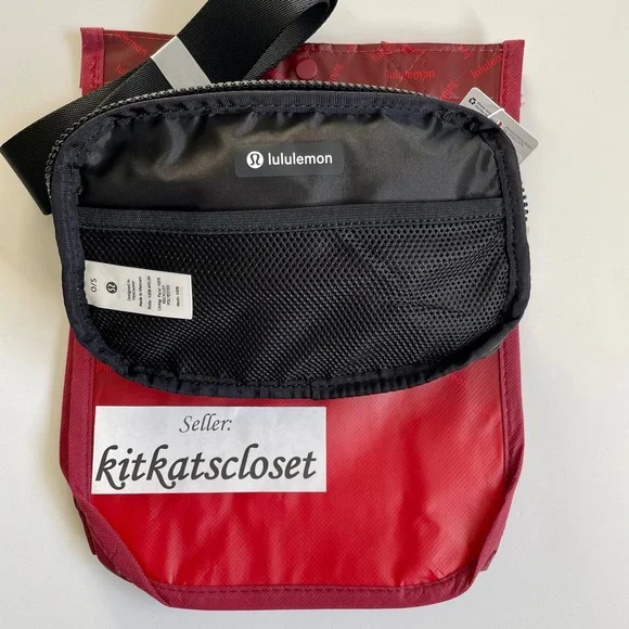 🆕 **BLACK WITH GOLD HARDWARE** NWT lululemon everywhere belt bag EBB 1L - Picture 7 of 8